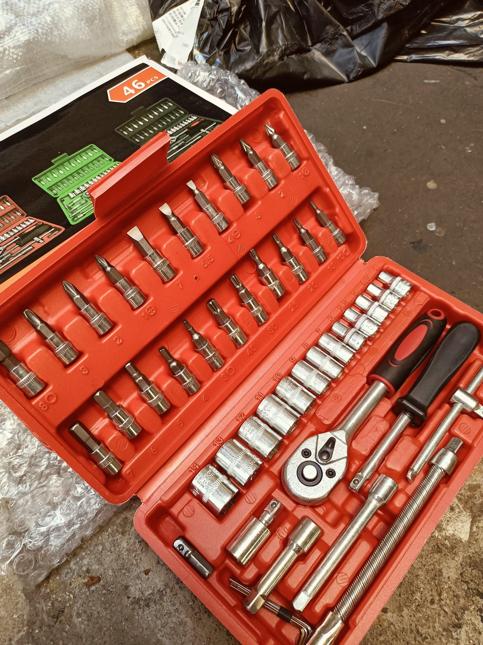46-Piece 1/4" Drive Ratchet Socket Set – Metric Hand Tool Kit for Auto Repair, Garage & Roadside Maintenance - Image 5